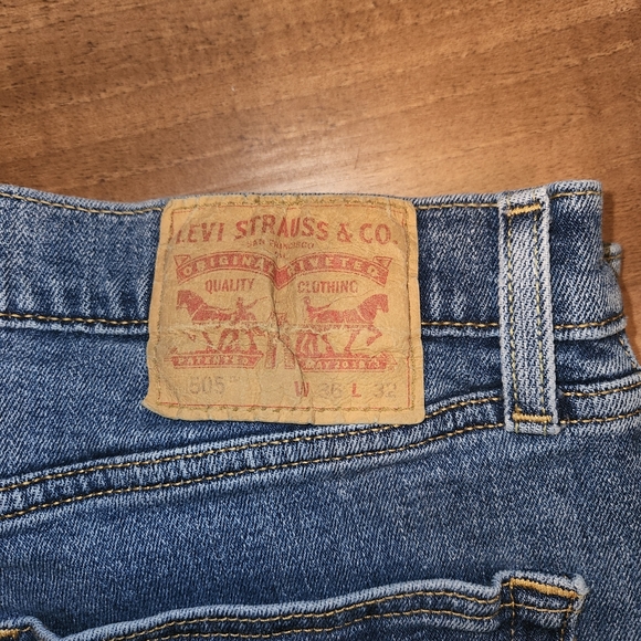 Levi 505 Jeans Mens medium wash size 36x32 - Picture 4 of 7